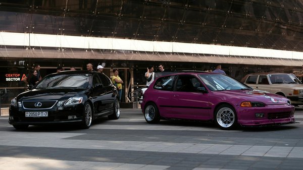 What are the benefits of using synthetic oil compared to conventional oil for your car?